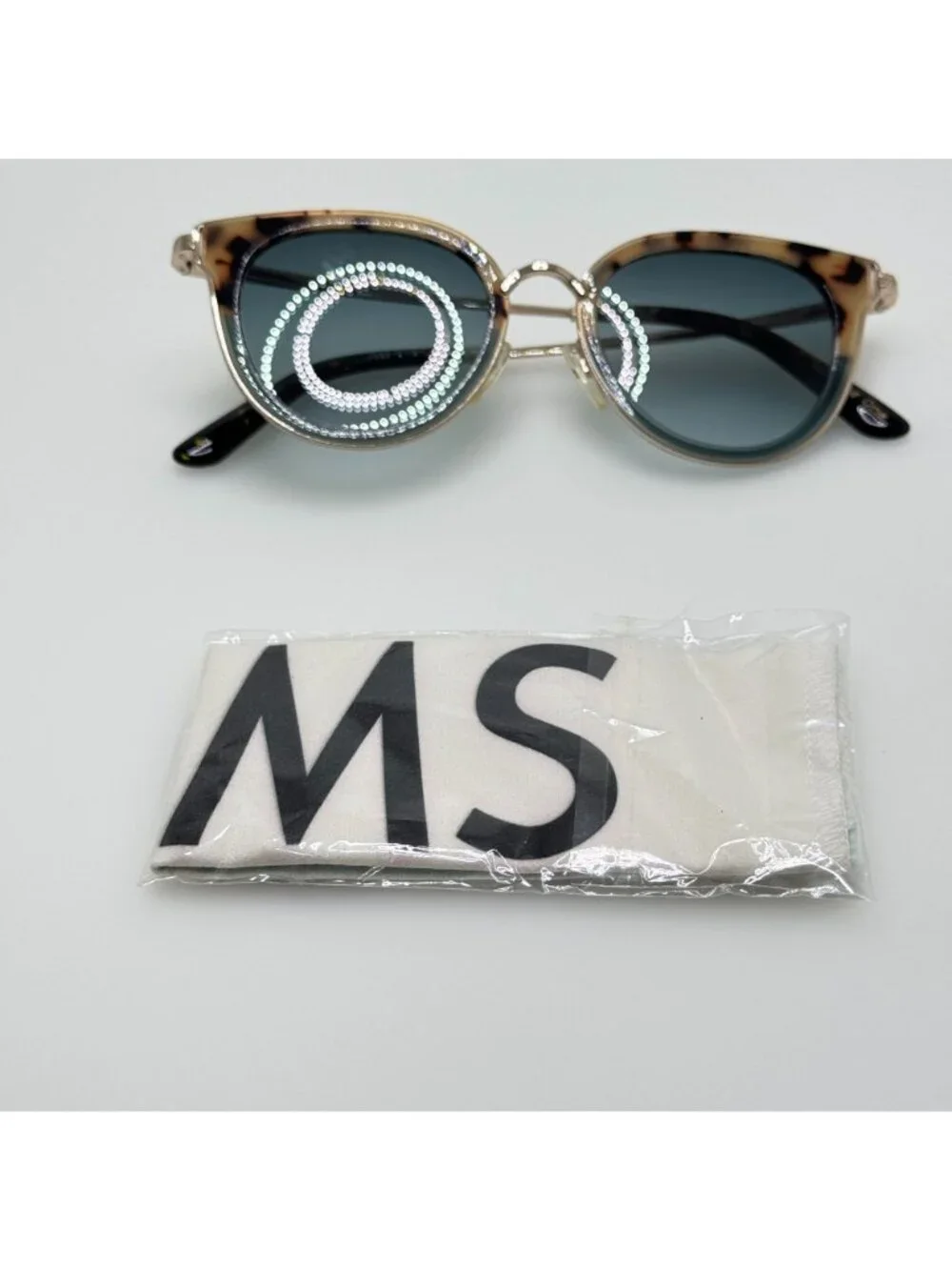 Toms lenses have
